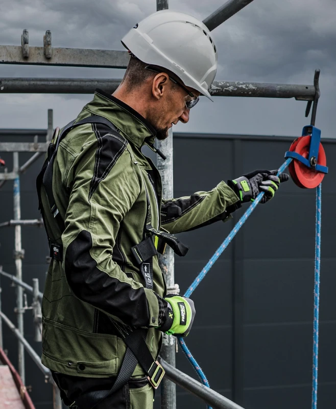 Bluza robocza Stalco Stretch Line Oliwkowa w użyciu.webp