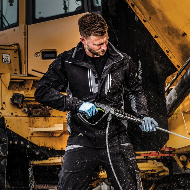 Bluza robocza Stalco Stretch Line Czarna w użyciu.webp